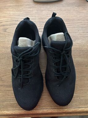 Propert men’s tennis shoes